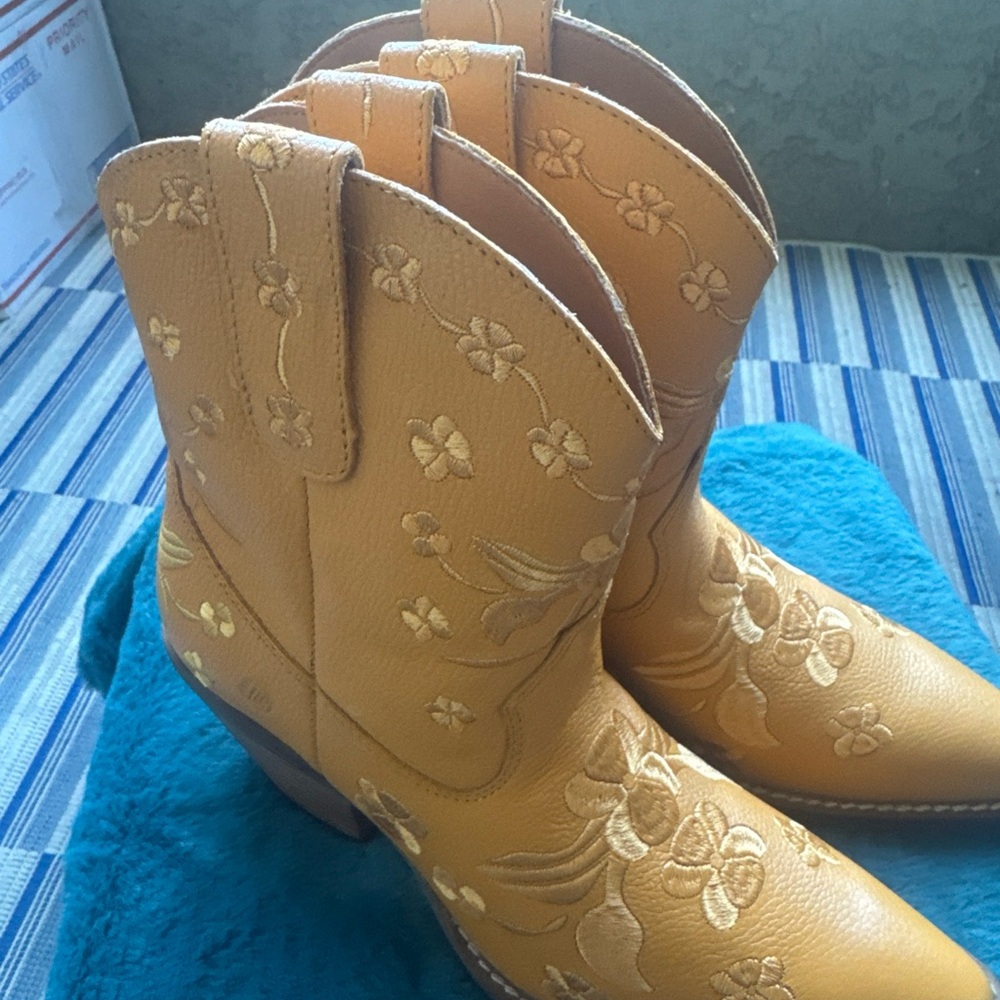 Dingo Floral Embroidered Gold Ankle Boots